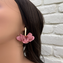 Load image into Gallery viewer, Fabric earrings *Flor pink*